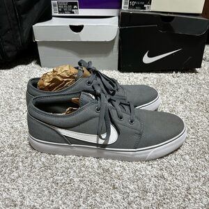 Nike Men's Charcoal and White Sneakers